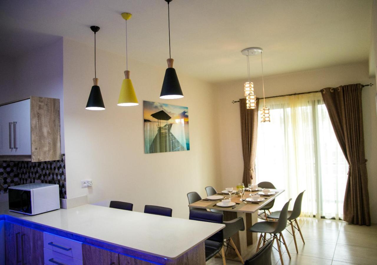 Luxury 2 Bedroom Apartment With Pool - Close To Flic-En-Flac Beach Dış mekan fotoğraf